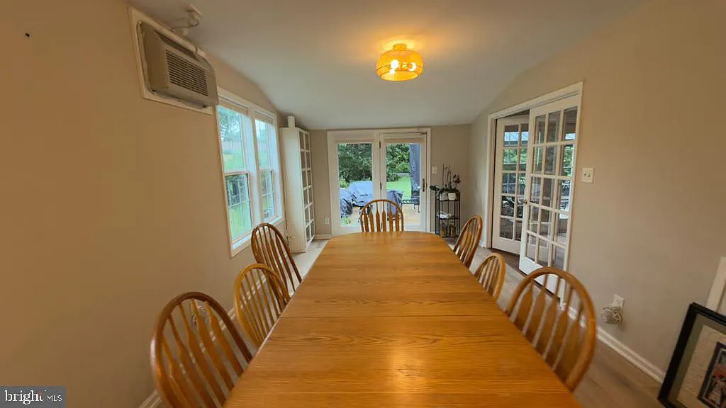 4 bed, 3.5 bath, 3400 sqft, $4,490 — Photo 4