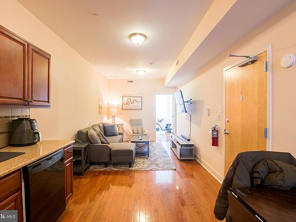 3rd image of 1911 Wharton St #2