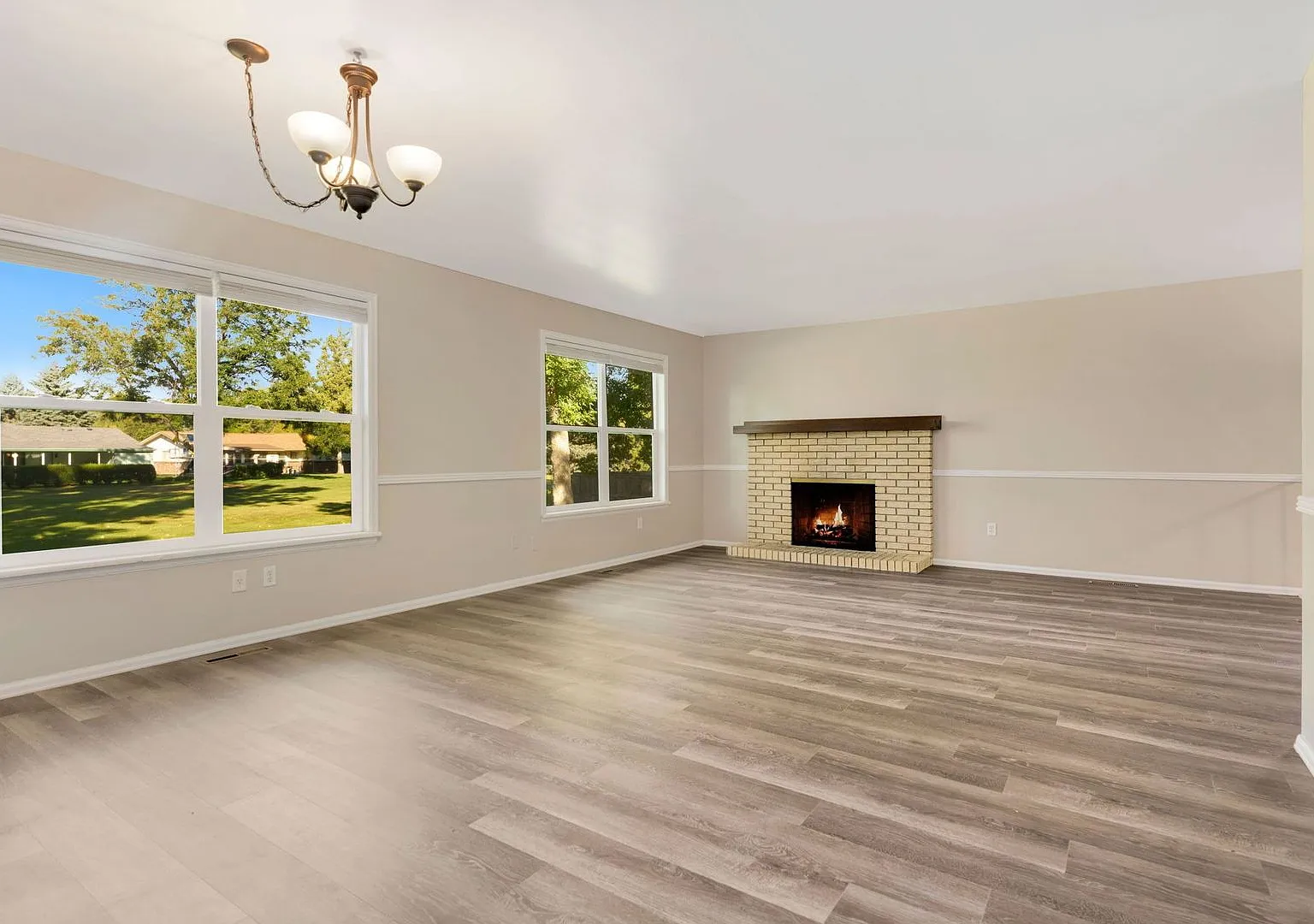 Freshly Updated 4 Bedroom Home — Photo 4
