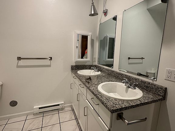 5th image of 601 Robin Ln #H