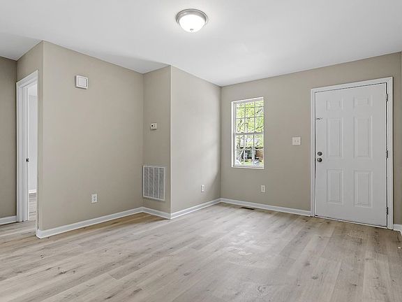 4th image of 209 Alexander St