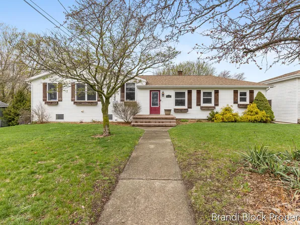 4275 Lester Dr NE, Grand Rapids, MI 49525