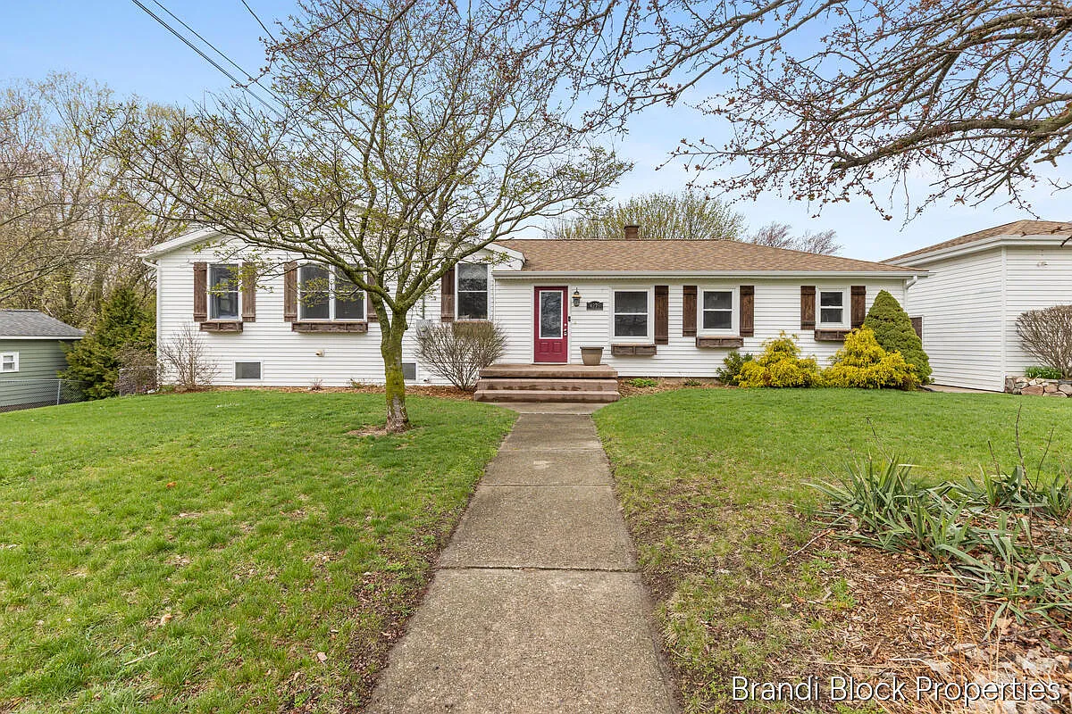 4275 Lester Dr NE photo 1