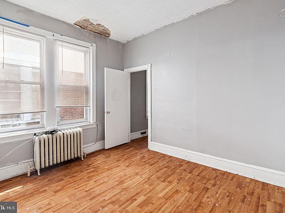 4th image of 5613 N Mascher St