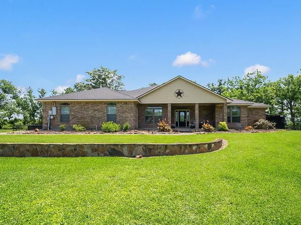 318 Sunrise Blvd, Angleton, TX 77515