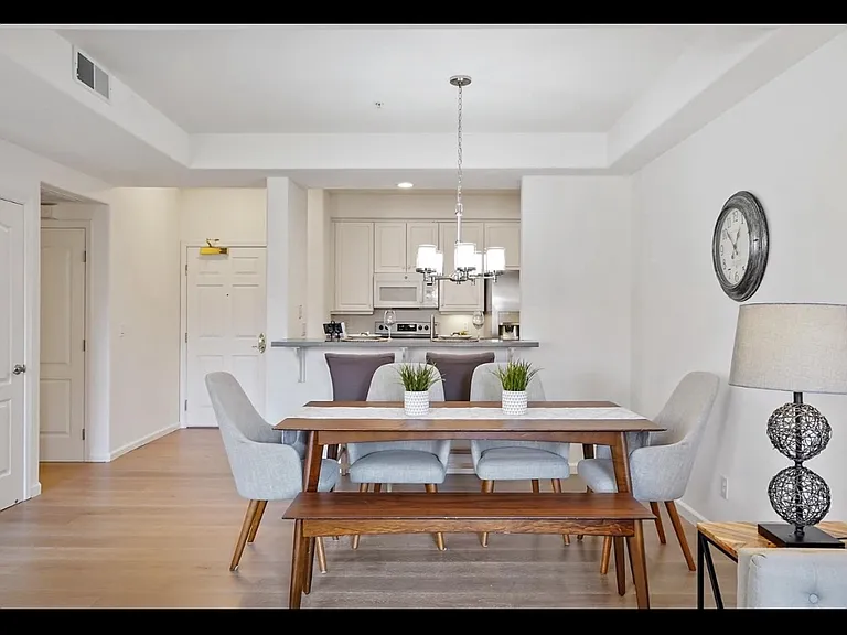 1951 Ofarrell St #210 — Photo 4