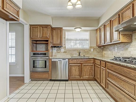 4th image of 15427 Tadworth Dr