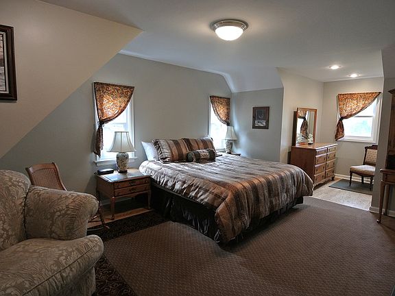 Master with crib and cable