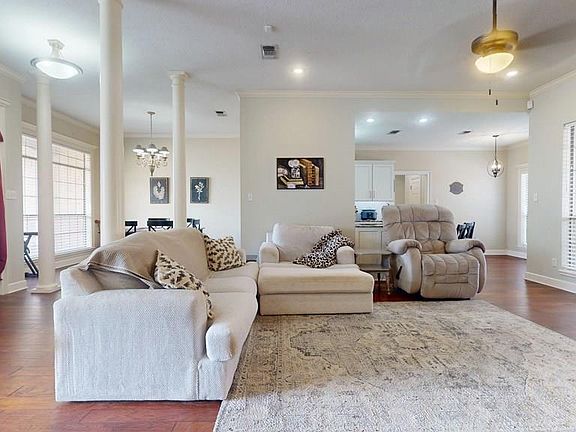 3rd image of 2907 Landon Ln