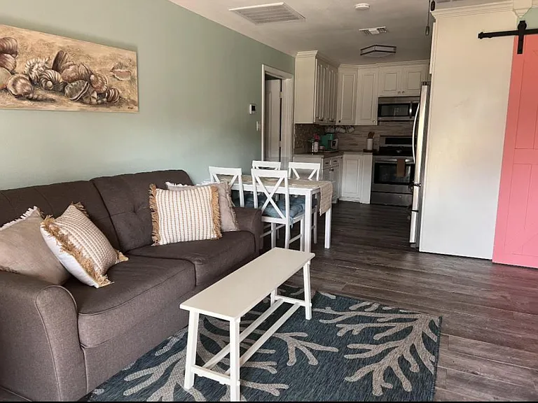 51 Sandra Dr — Photo 3
