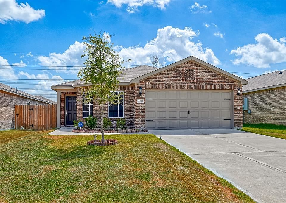 1st image of 15234 Central Lakes Dr