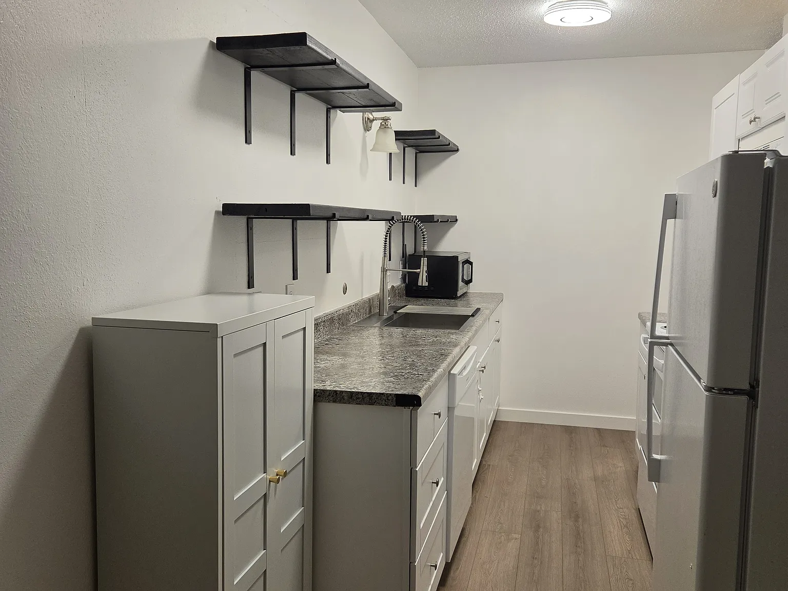 2 bed, 900 sqft, $2,200 — Photo 1