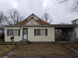 508 N West St, Carlinville, IL 62626
