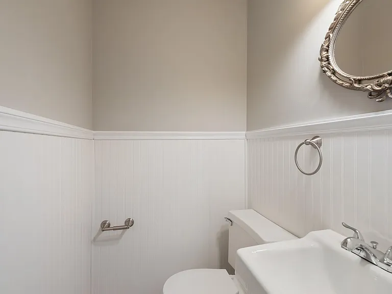 3218 Chantilly Dr — Photo 5