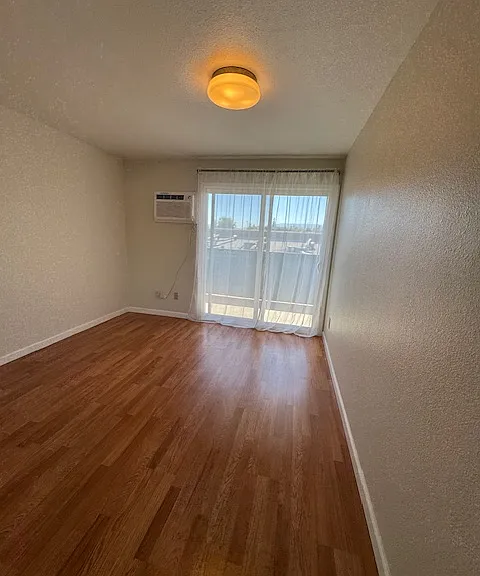 Oakwood Apartments — Photo 8
