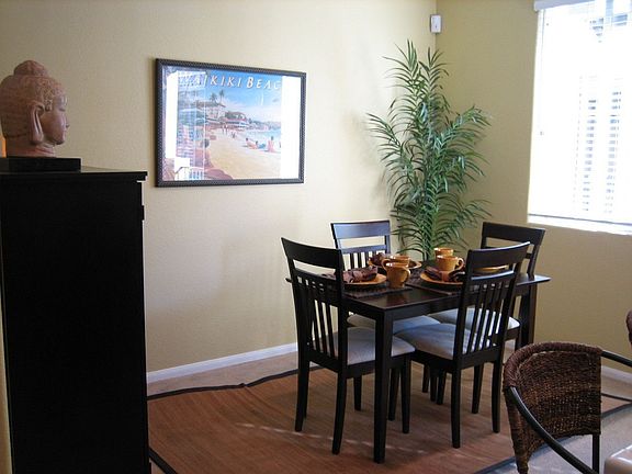 dining area off kitchen