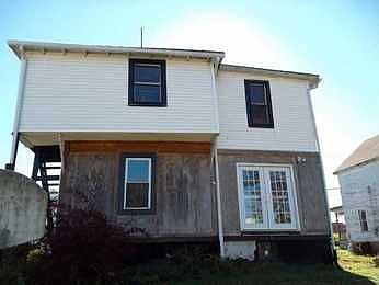 5th image of 216 E 8th St
