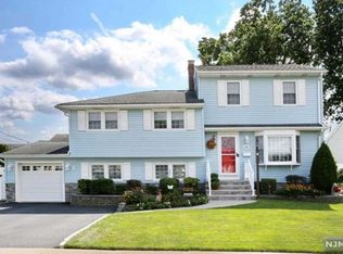 220 Oxford Ave, Saddle Brook, NJ 07663