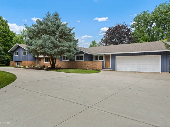 1318 Country Ct, Libertyville, IL 60048