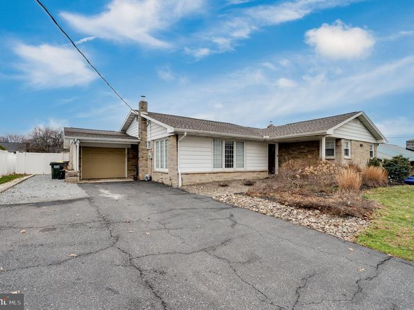 22 E Swartzville Rd, Denver, PA 17517