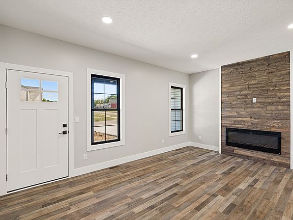 2nd image of 1731 Scarletts Way