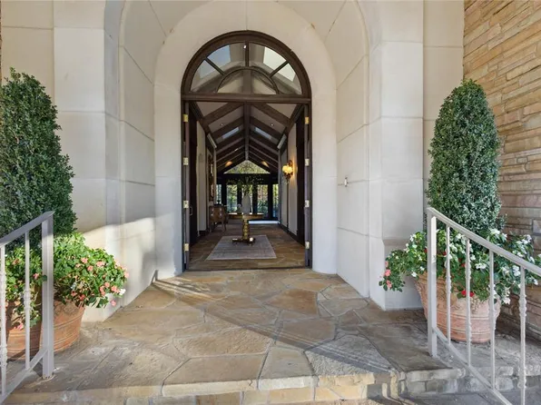 2421 NW Grand Blvd, Nichols Hills, OK 73116