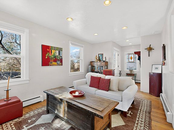 4th image of 723 Gildersleeve St APT C