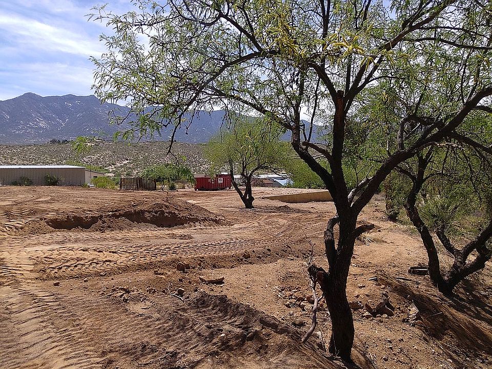 2nd image of 4720 E Woodpecker Ln