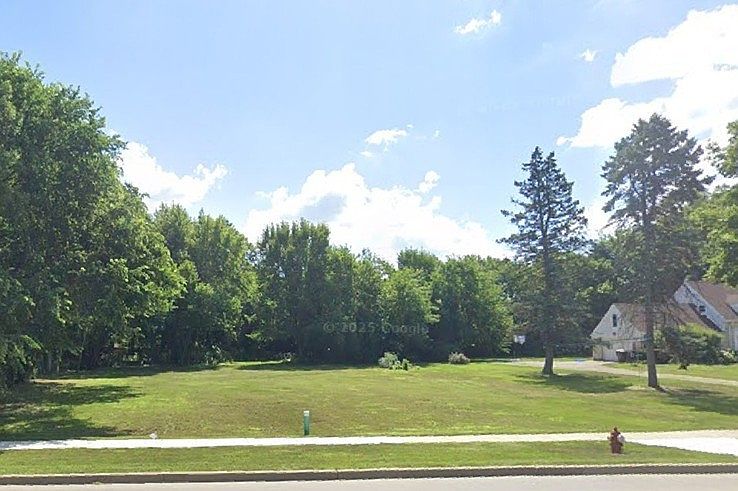 1st image of 717 S Arlington Heights Rd