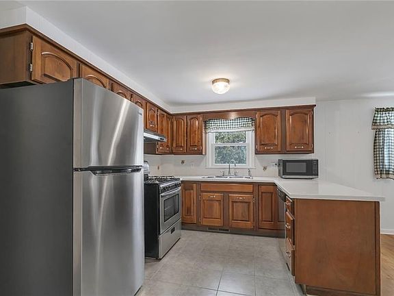 4th image of 49 Ames St