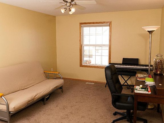 4th image of 3929 NE Gardenia Ln