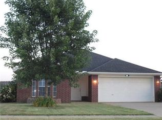 851 Honeysuckle Dr, Centerton, AR 72719