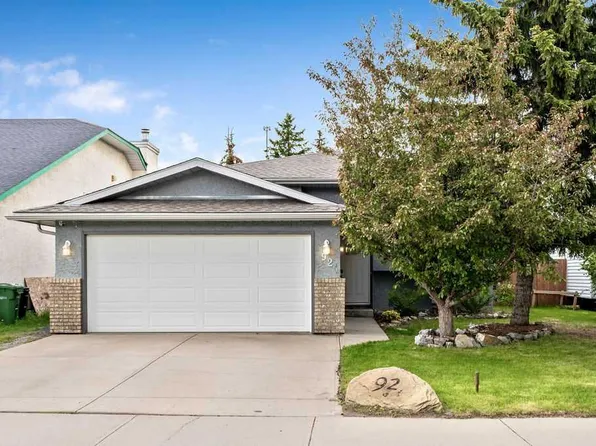 92 NW Waterstone Cres SE, Airdrie, AB T4B 2E5