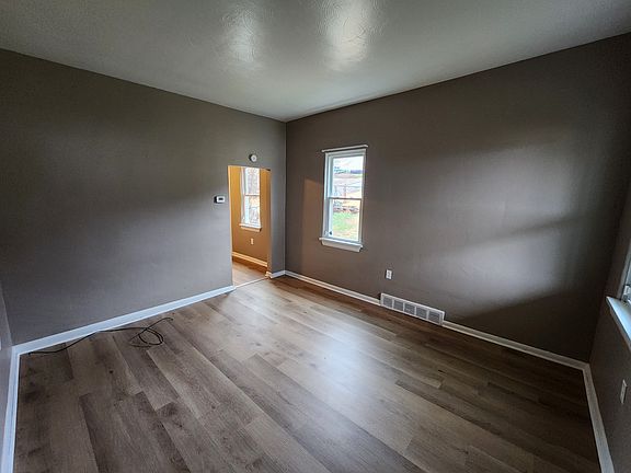 2nd image of 433 28th St