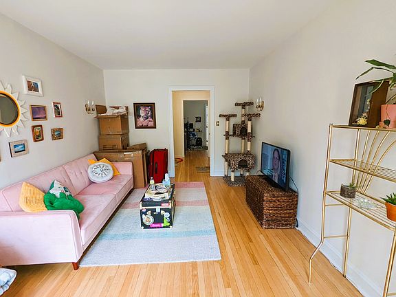 2nd image of 7300 N Greenview Ave #1E