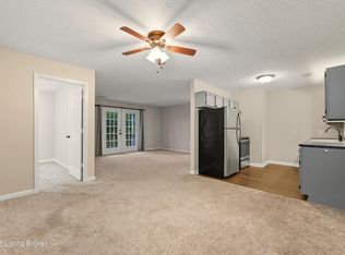 213 Colonial Club Dr, New Albany, IN 47150