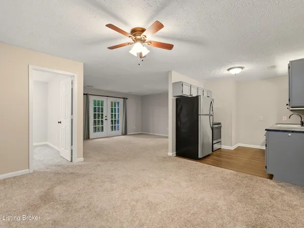213 Colonial Club Dr, New Albany, IN 47150