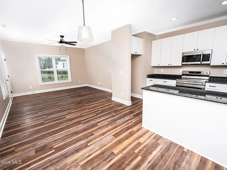 138 Macdonald Blvd — Photo 2