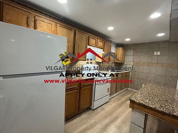 2nd image of 3934 Evergreen St #4