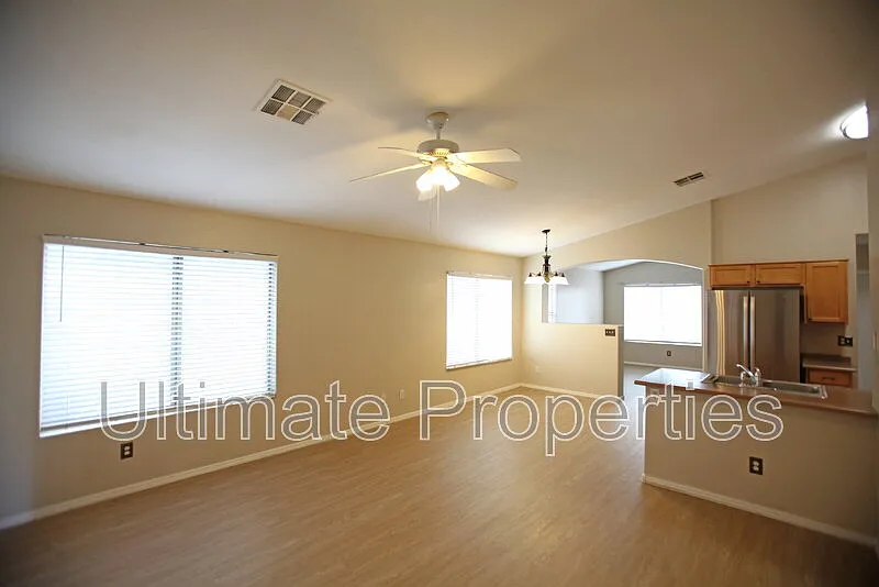 3 bed, 2.0 bath, 1320 sqft, $1,995 — Photo 4