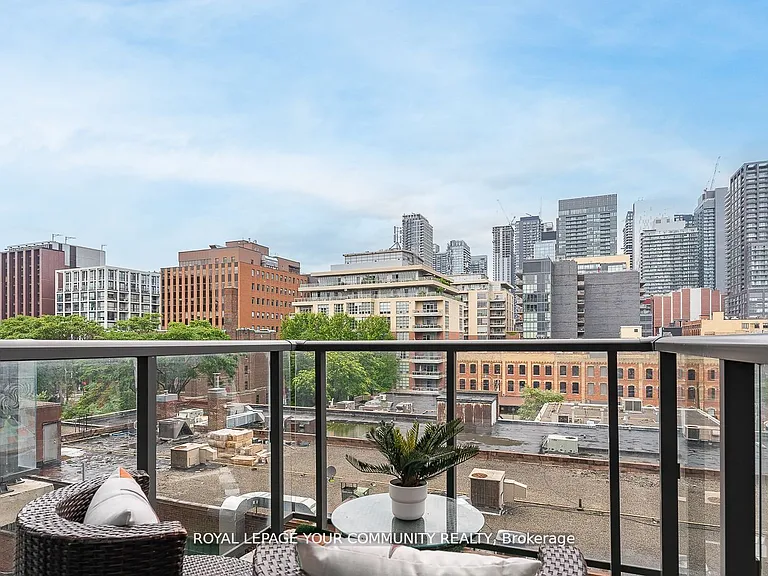 560 King St W #510 — Photo 13
