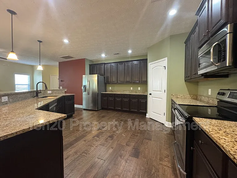 7471 Coppice Dr — Photo 6