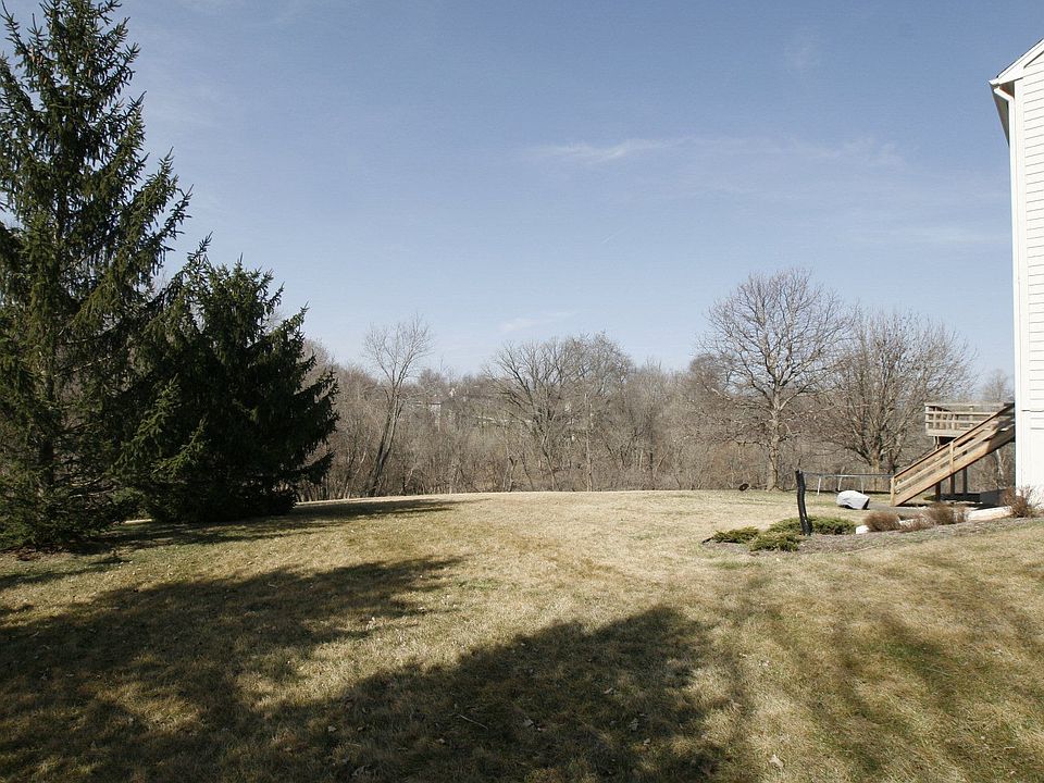 2nd image of 9 Cherry Ln NE
