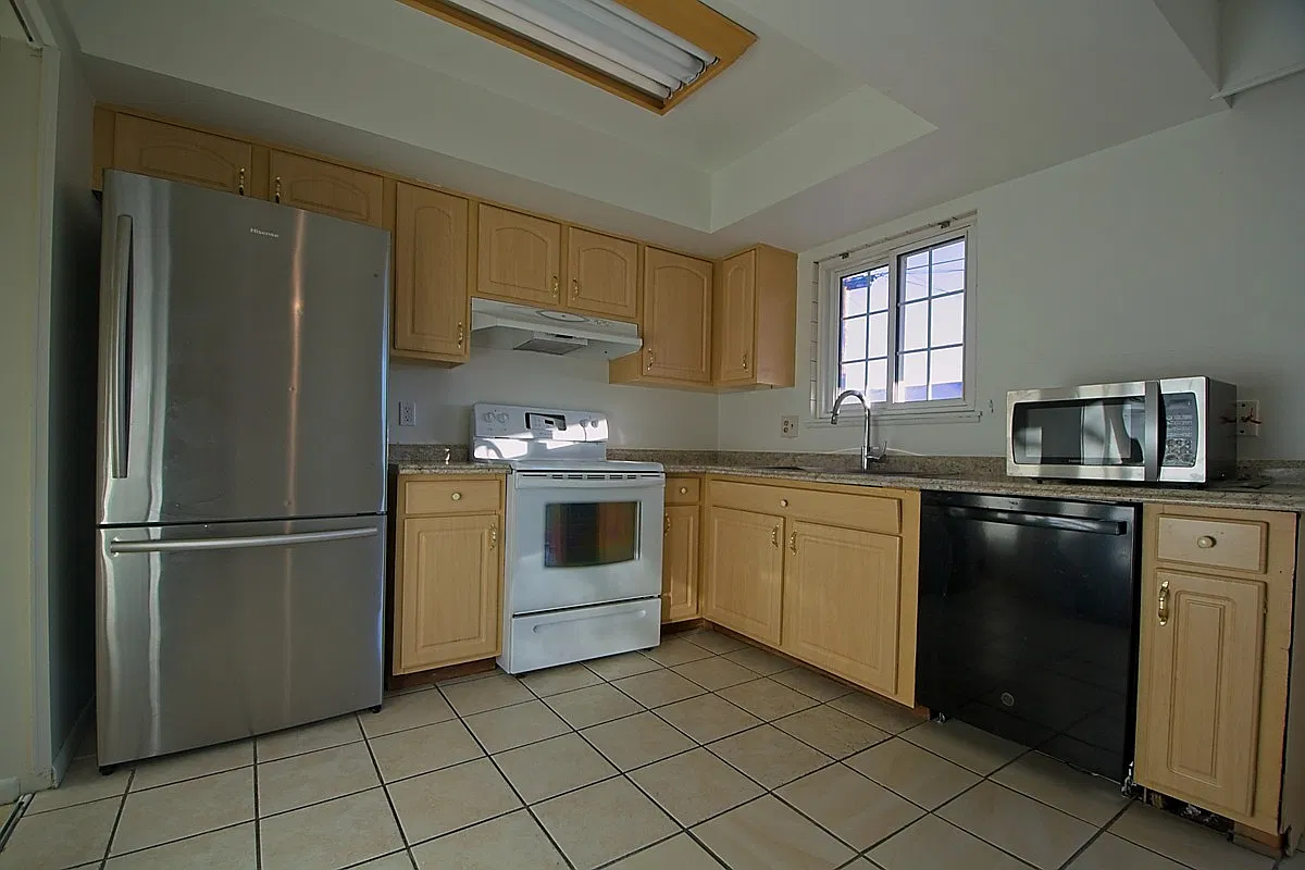3200 Elaine Way — Photo 3