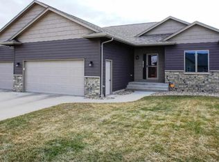 5217 S Woodsedge Trl, Sioux Falls, SD 57108