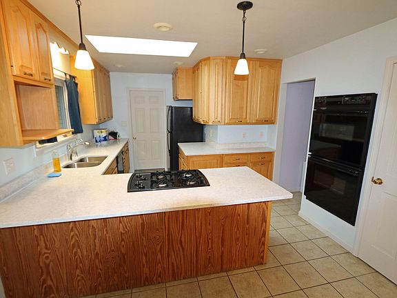 2nd image of 2817 Thayer Dr
