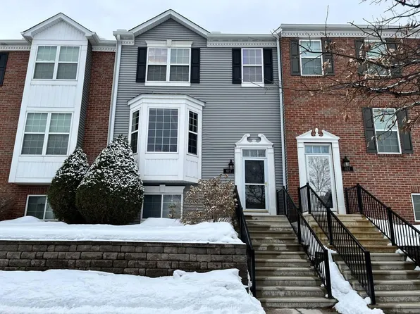 619 Village Pkwy, Circle Pines, MN 55014