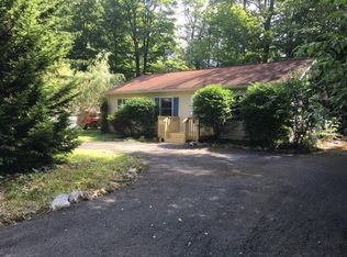 1165 Trapper Ln, Pocono Summit, PA 18346