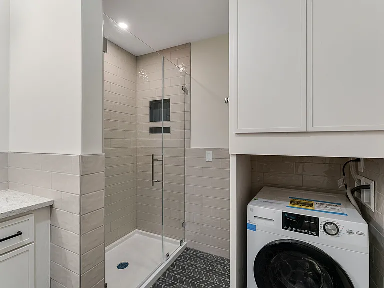 Bank Street Apartments — Photo 45