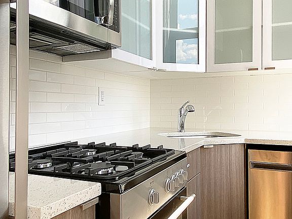 4th image of 1 Sheridan Sq APT 7C